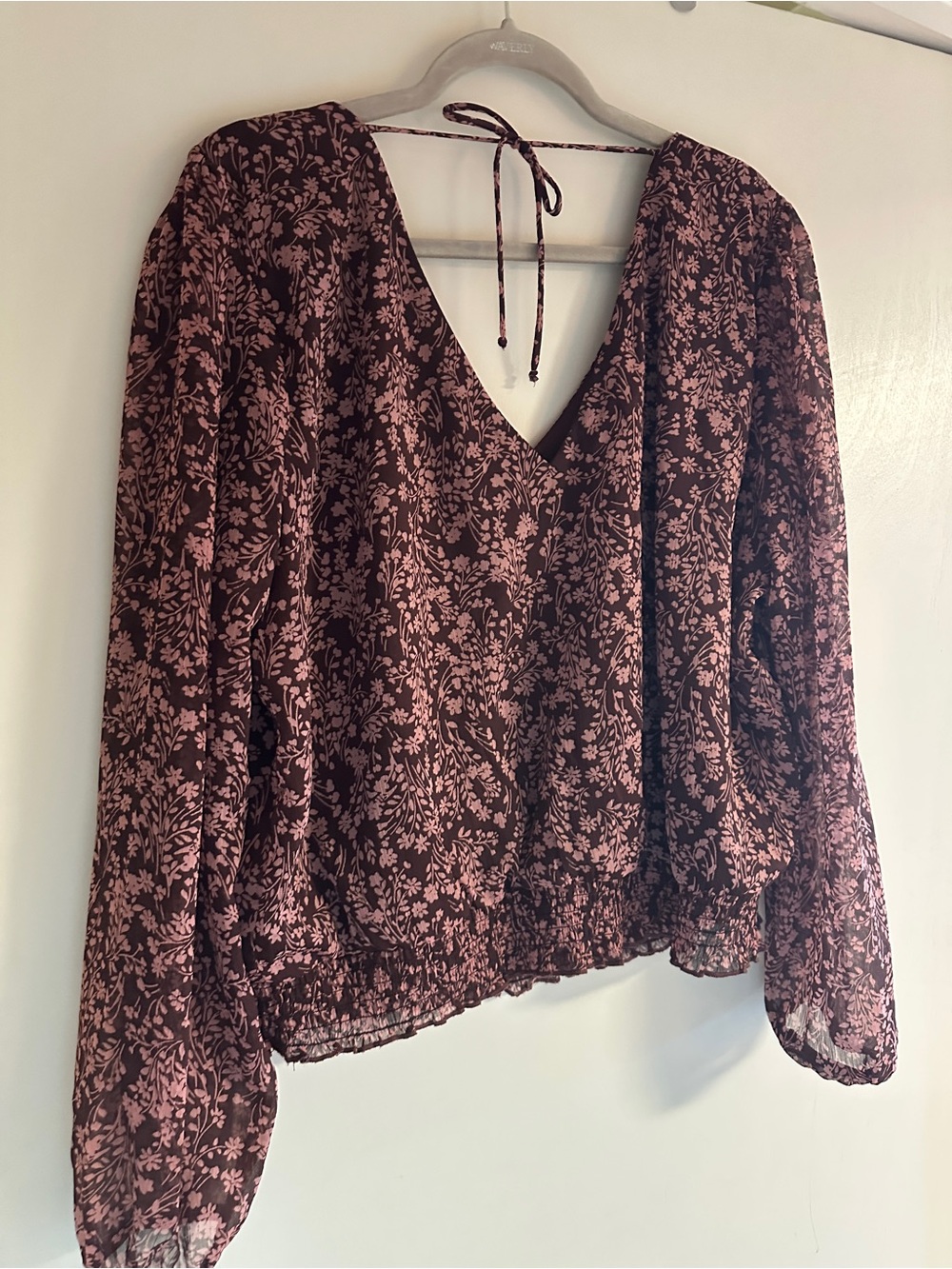 nine britton Dusty Rose Floral V-Neck Blouse on Chocolate